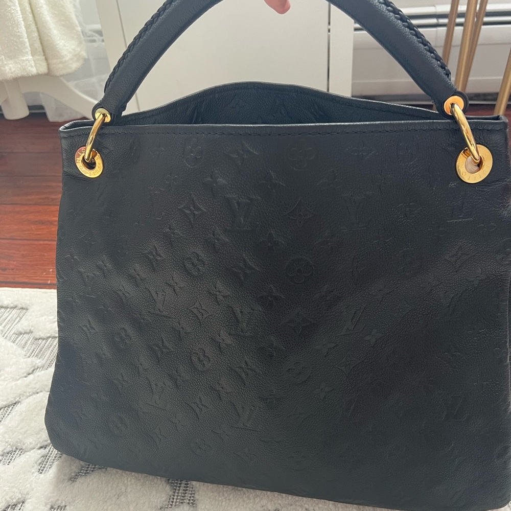 Authentic Louis Vuitton Artsy Monogram Empriente.